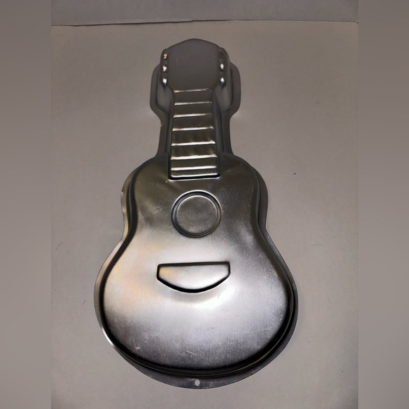 Wilton Cake Pan - Picture 1 of 6